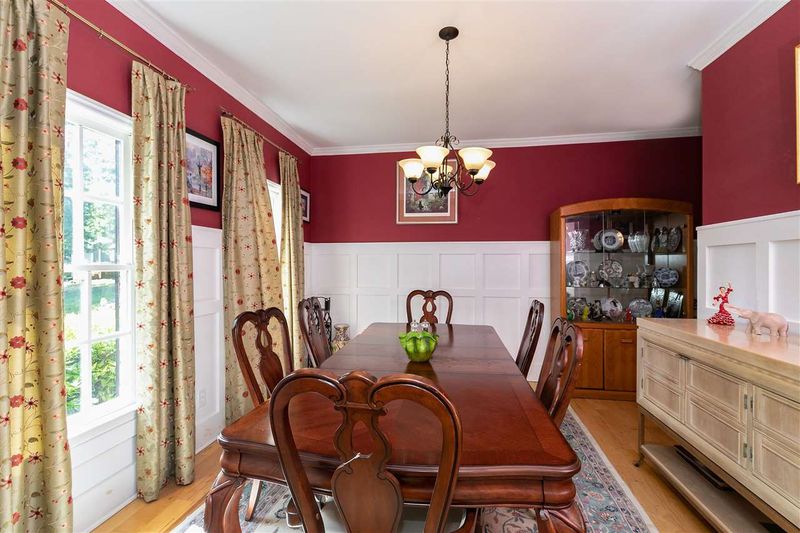 105 Queens Knoll Dr, Cary, NC 27513