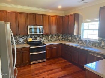 105 Saltybrook Ln, Holly Springs, NC 27540