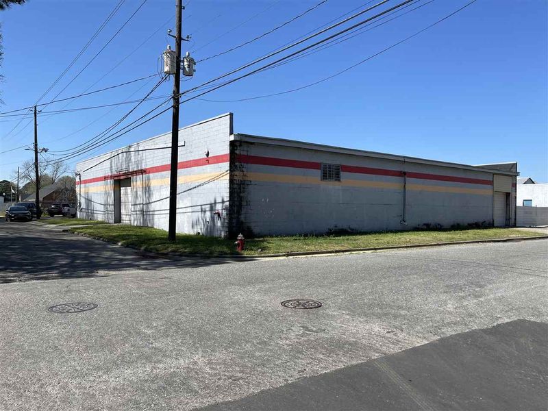 105 N Sharpe St, Selma, NC 27576