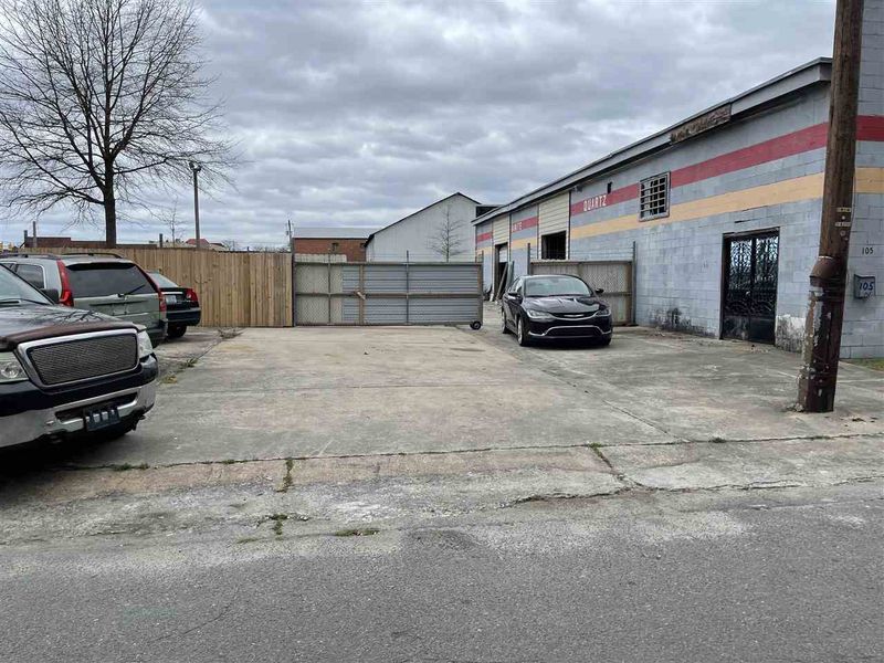 105 N Sharpe St, Selma, NC 27576