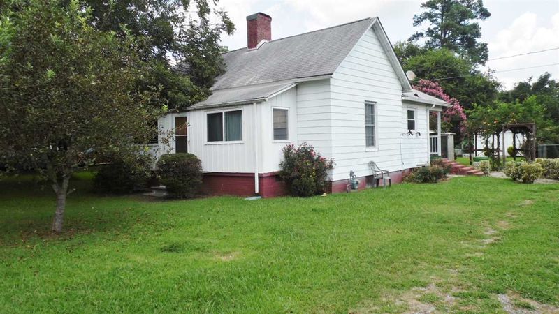 105 N Spray St, Haw River, NC 27258