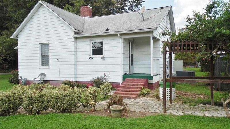 105 N Spray St, Haw River, NC 27258
