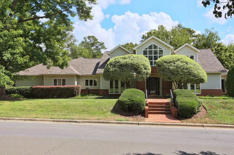105 Steeplechase Rd, Chapel Hill, NC 27514