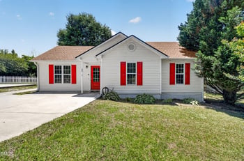 105 Stockbridge Dr, Selma, NC 27576