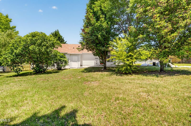 105 Stockbridge Dr, Selma, NC 27576