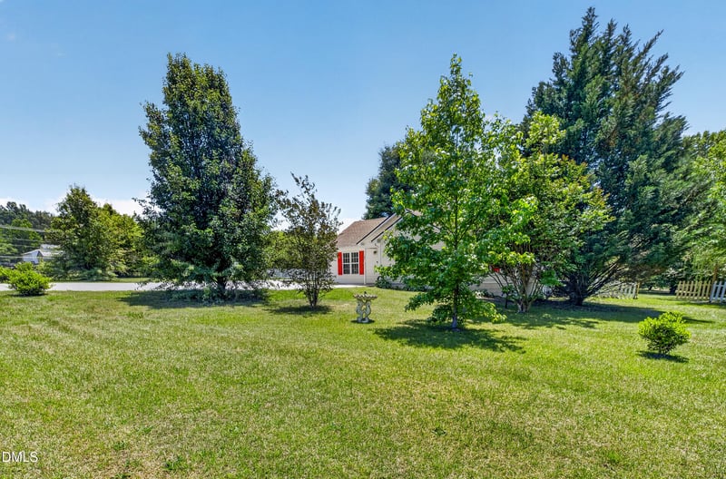 105 Stockbridge Dr, Selma, NC 27576