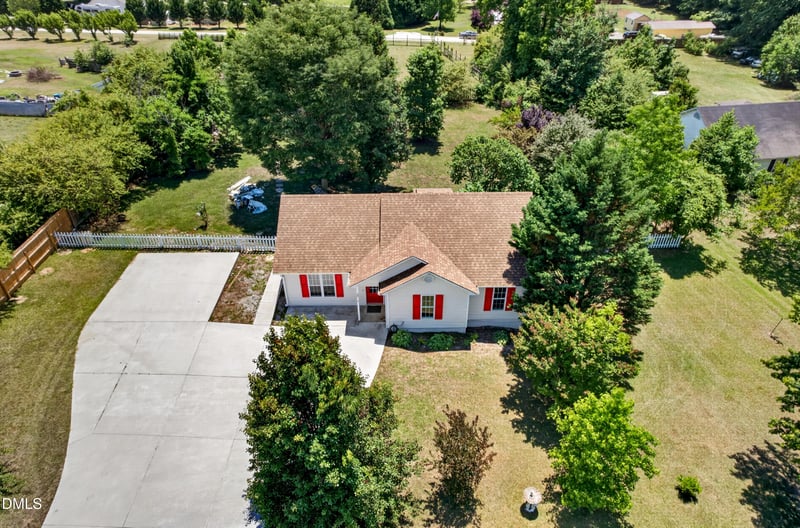 105 Stockbridge Dr, Selma, NC 27576