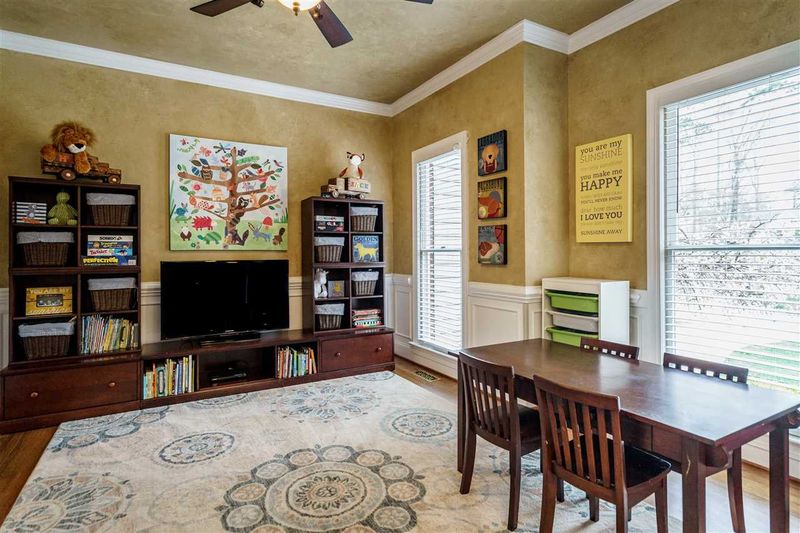 105 Stoneleigh Dr, Cary, NC 27511