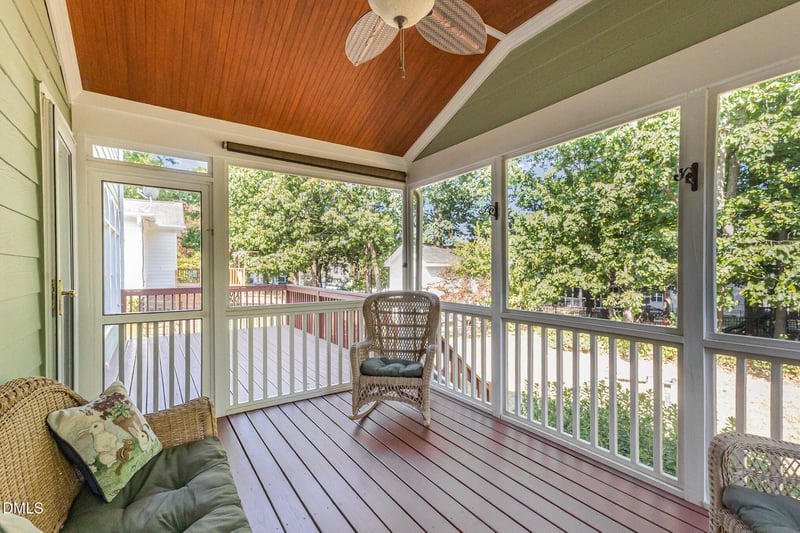 105 Townsgate Ct, Holly Springs, NC 27540