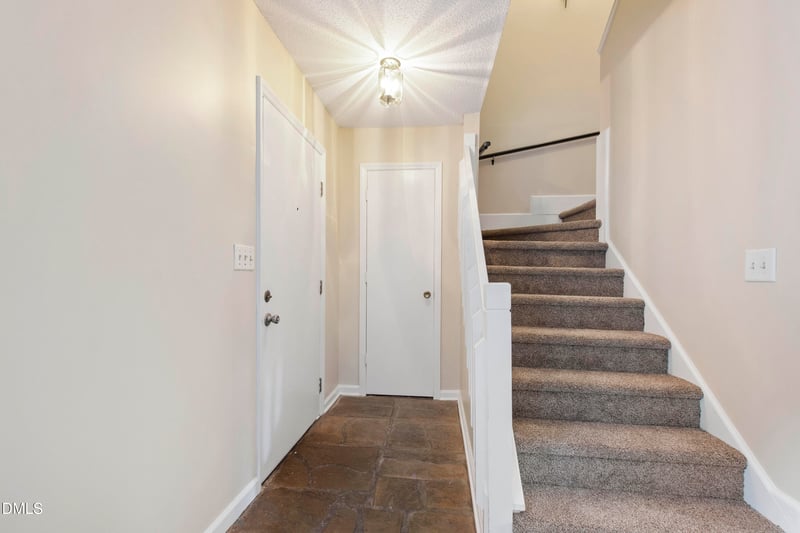 105 Tracy Ct, Cary, NC 27513