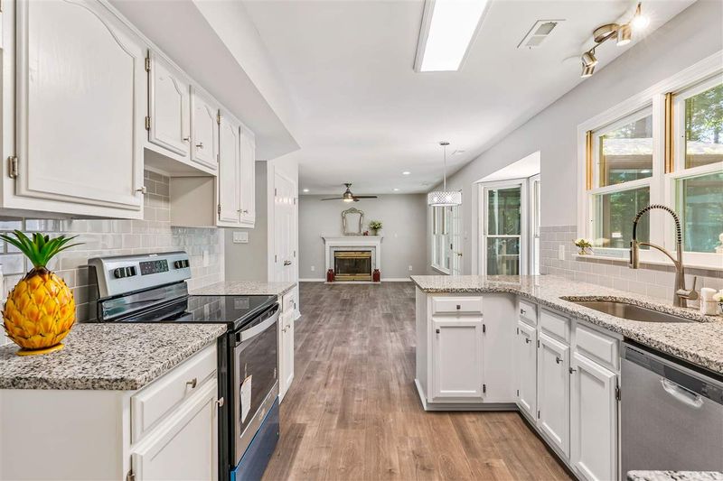 105 Vashon Ct, Cary, NC 27513
