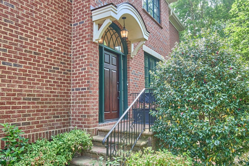 105 Village Gate Dr, Chapel Hill, NC 27514