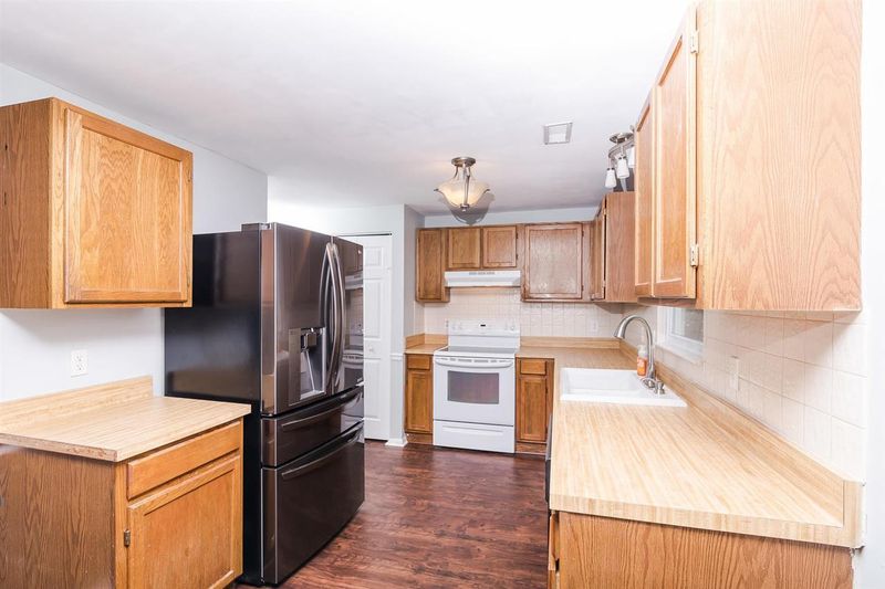 105 Vineyard Ln, Cary, NC 27513