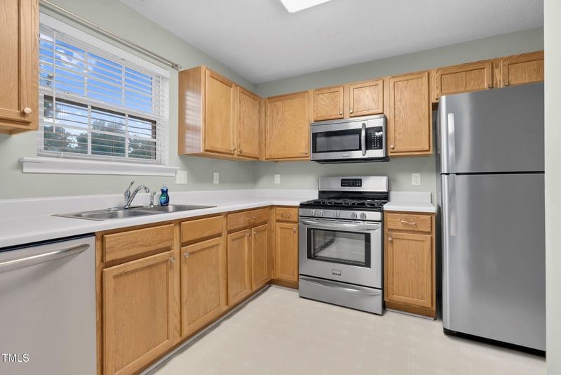 105 Walehurst Ridge Dr, Holly Springs, NC 27540