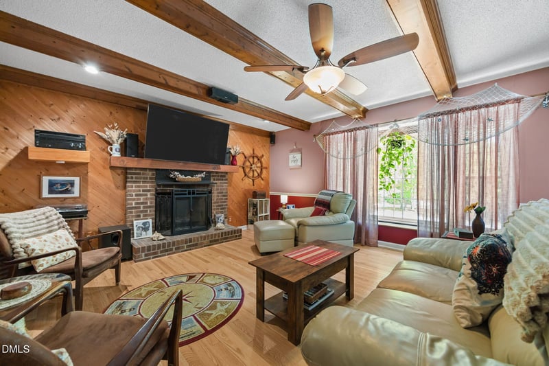 105 Wendy Ct, Cary, NC 27511