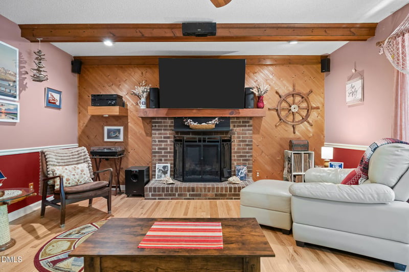 105 Wendy Ct, Cary, NC 27511