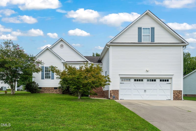 105 Willmont Ct, Benson, NC 27504