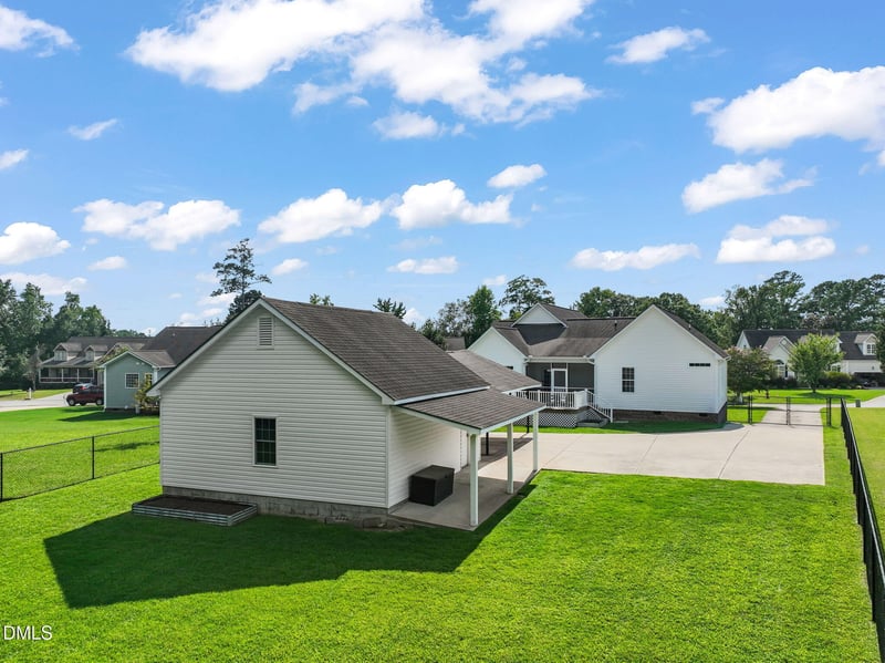 105 Willmont Ct, Benson, NC 27504