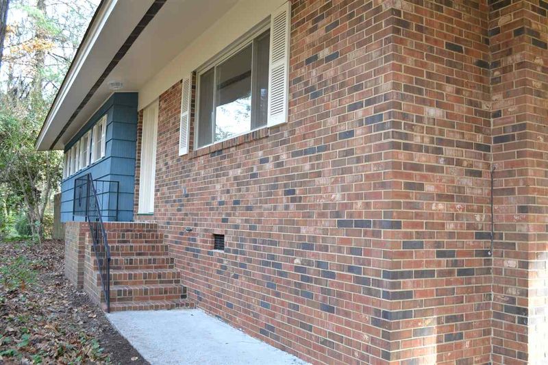 105 Yorktown Dr, Chapel Hill, NC 27516