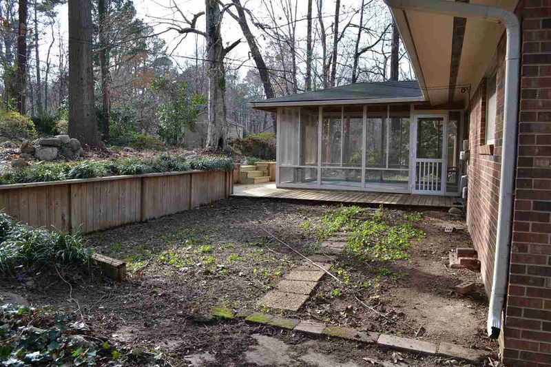 105 Yorktown Dr, Chapel Hill, NC 27516