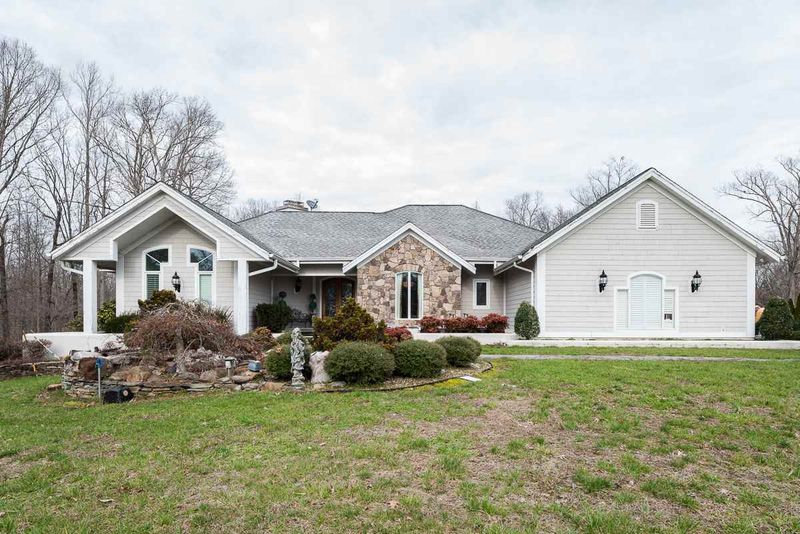 1051 Foxcliff Dr, Mebane, NC 27302