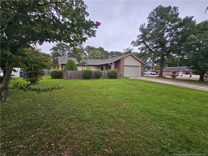 1051 Vasper Ln, Fayetteville, NC 28311