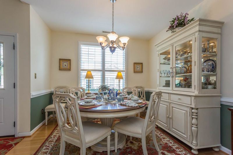 10510 Shadowlawn Dr, Raleigh, NC 27614
