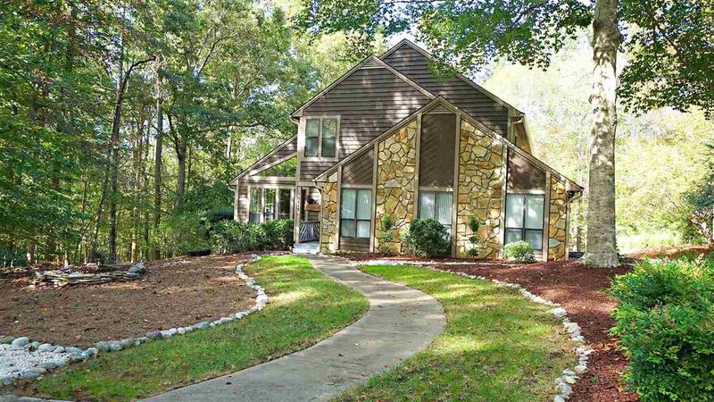 10517 Whitestone Rd, Raleigh, NC 27615