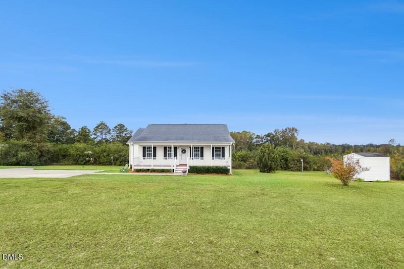 1052 Aquilla Rd, Benson, NC 27504