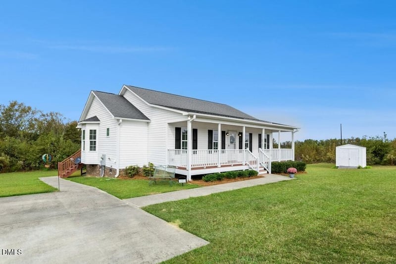 1052 Aquilla Rd, Benson, NC 27504