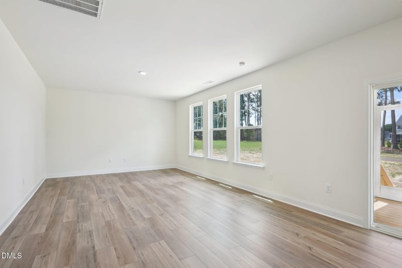 1052 Bolton Pointe Dr, Zebulon, NC 27597