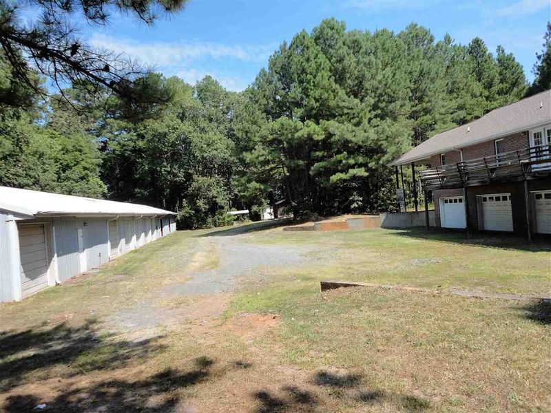 1052 S Franklin Dr, Sanford, NC 27330