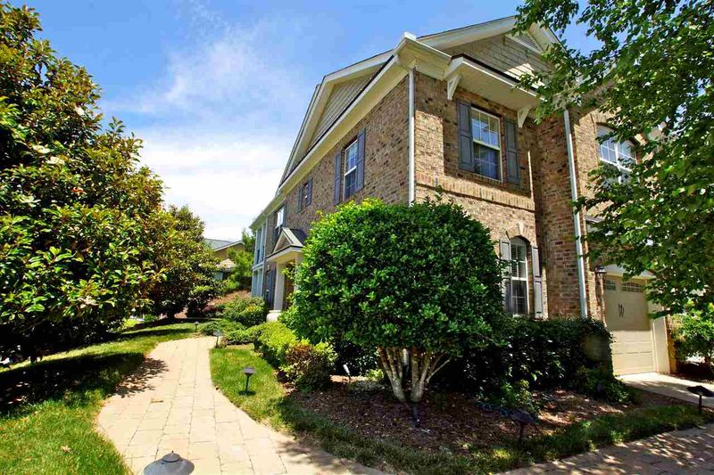 1052 Remington Oaks Cir, Cary, NC 27519