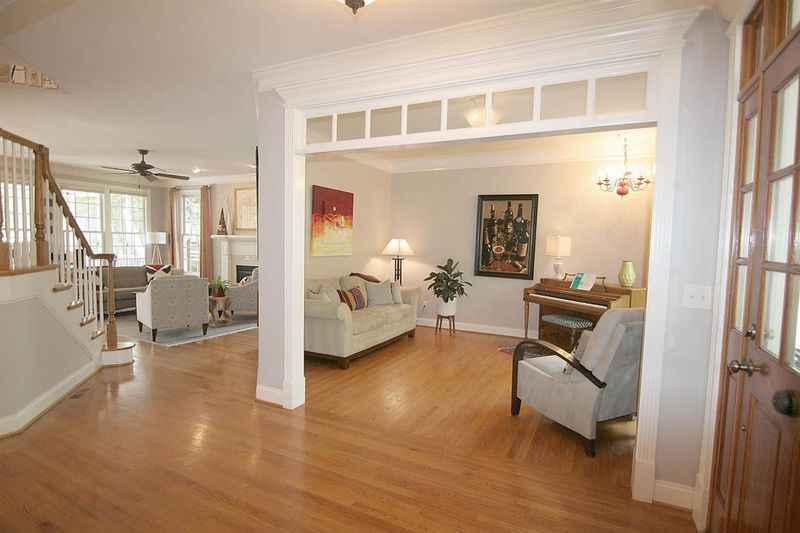 10532 Bedfordtown Dr, Raleigh, NC 27614