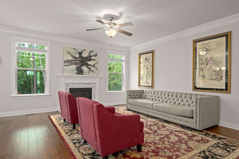 1055 Legend Oaks Dr, Chapel Hill, NC 27517