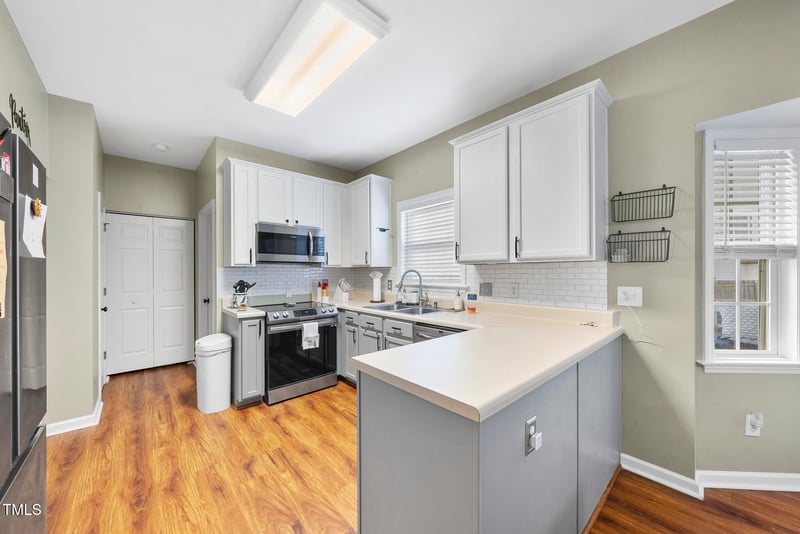 1055 Vauxhall Dr, Apex, NC 27502