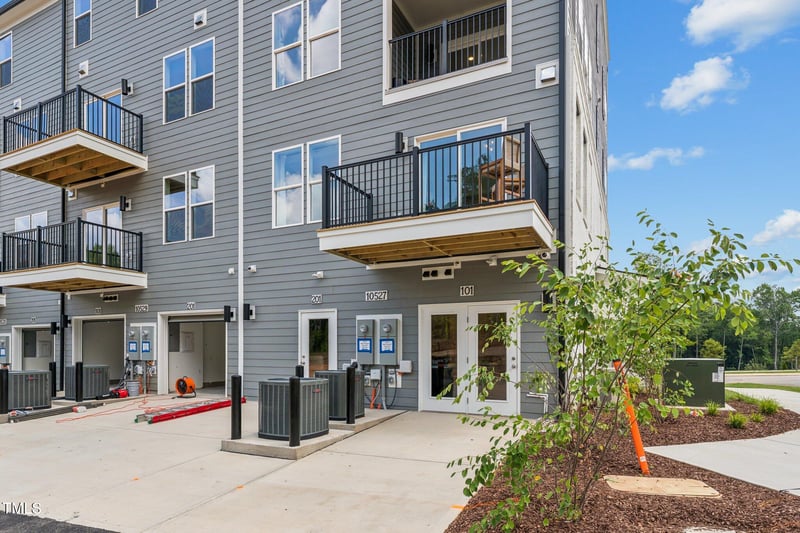10551 Pleasant Branch Dr #101, Raleigh, NC 27614