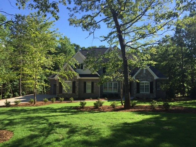 1057 Tacketts Pond Dr, Raleigh, NC 27614