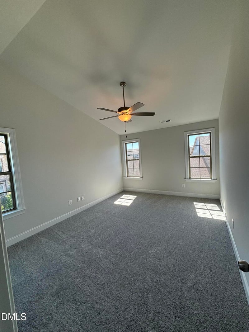 1059 Beechcraft Dr, Mebane, NC 27302