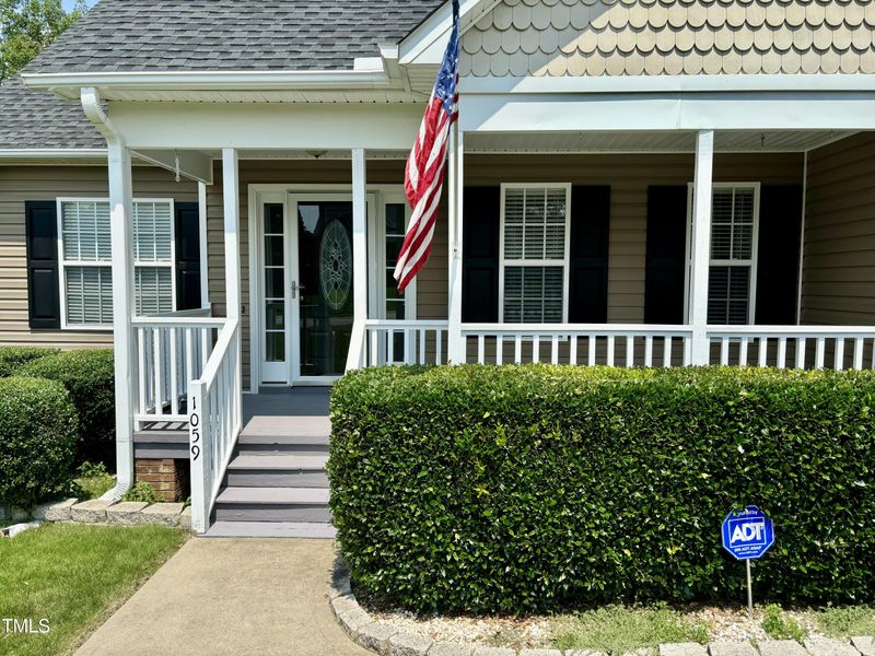 1059 S Willhaven Dr, Fuquay Varina, NC 27526