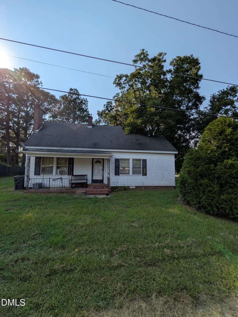 106 1st St, Erwin, NC 28339
