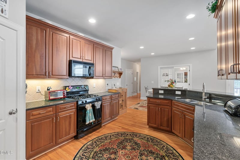 106 Alden Village Ct, Cary, NC 27519