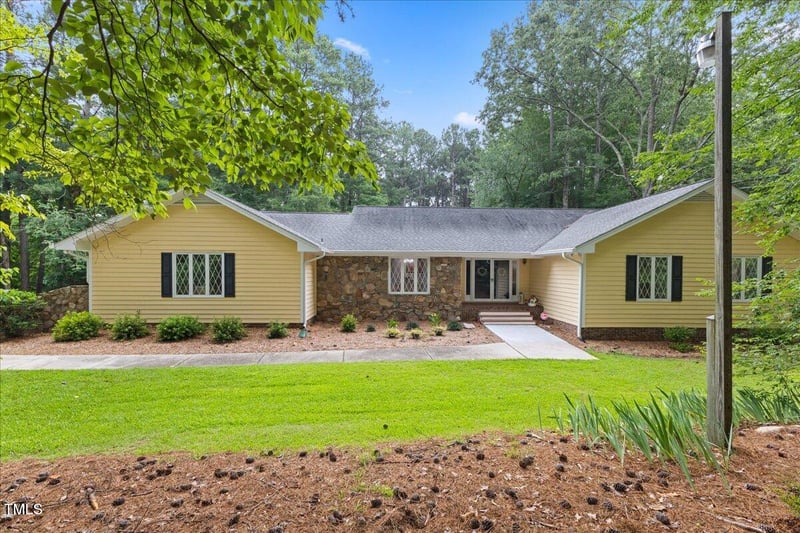 106 Autumn Cir, Cary, NC 27518