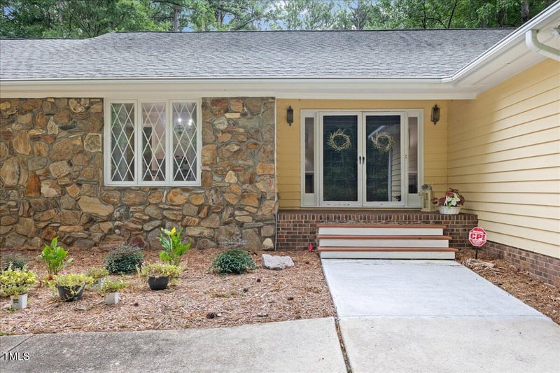 106 Autumn Cir, Cary, NC 27518