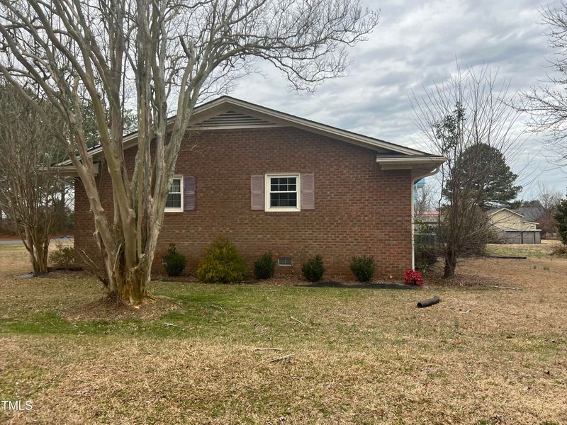 106 E B St, Erwin, NC 28339