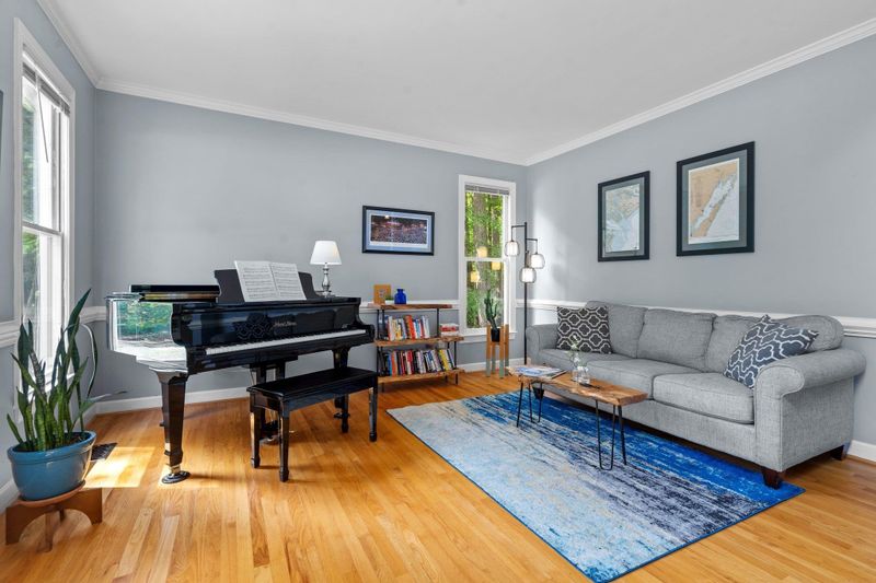 106 Blakely Dr, Chapel Hill, NC 27517