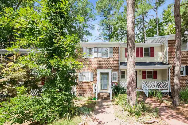106 Briarcreek Ct, Cary, NC 27513