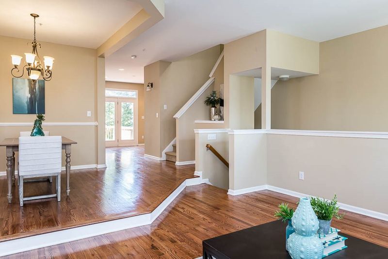 106 Cabernet Dr, Chapel Hill, NC 27516