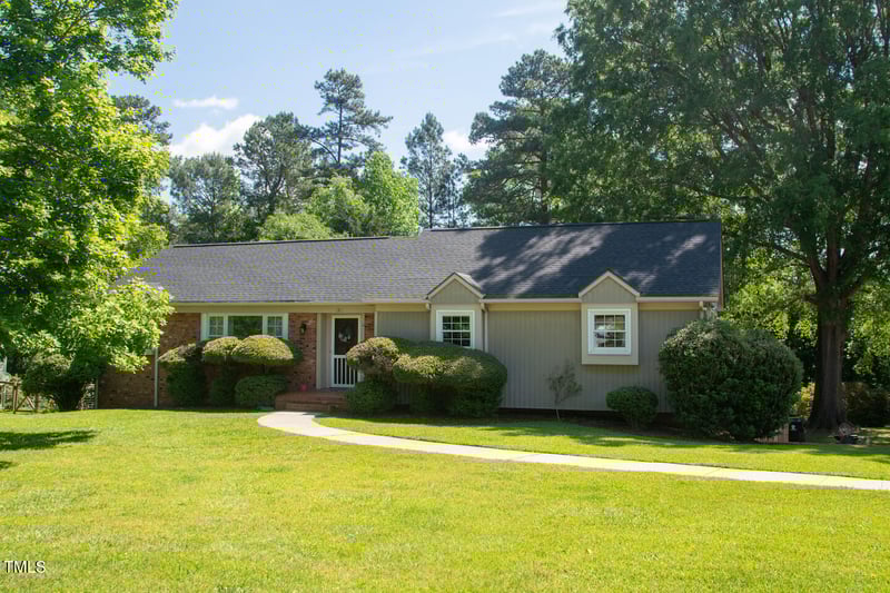 106 Chariot Dr, Sanford, NC 27330