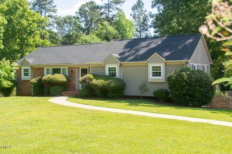 106 Chariot Dr, Sanford, NC 27330